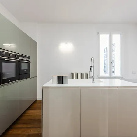 Apartment Emilia Academy