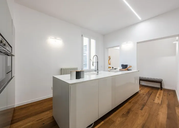 Emilia Academy 公寓 *